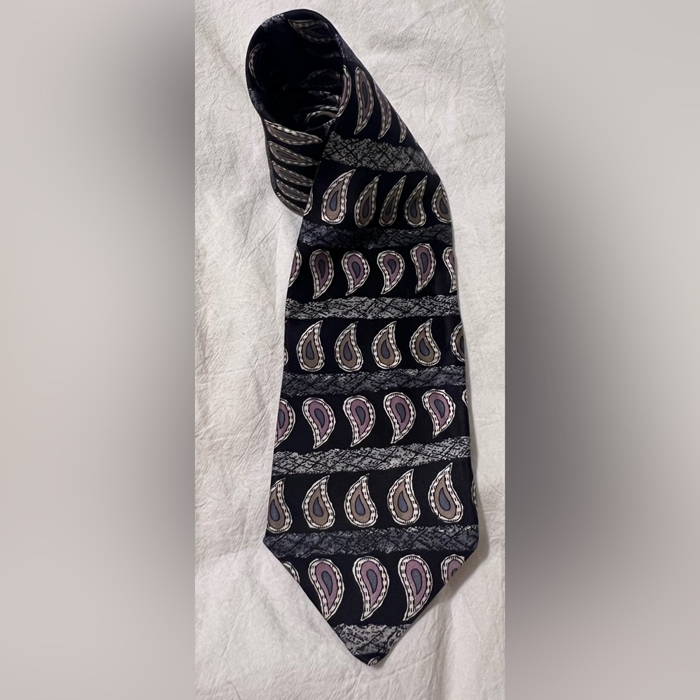 Paisley 100% Silk Made in USA Blue White Pink Purple Necktie